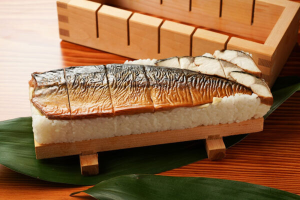 鯖とろスモークの押し寿司